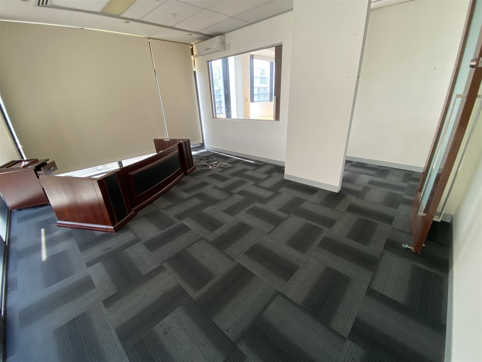 Office carpet tiles, level 8 fit-out